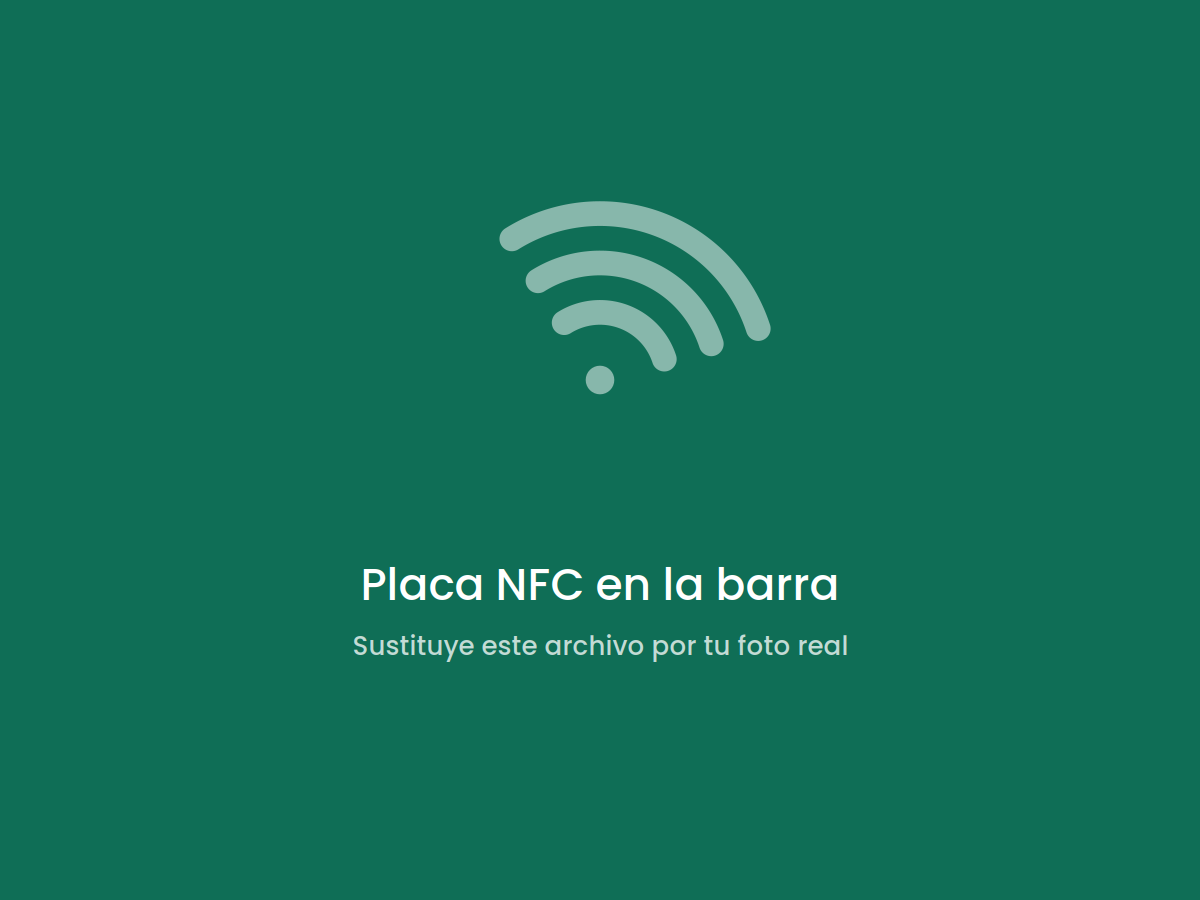 Placa NFC apoyada en la barra de un bar